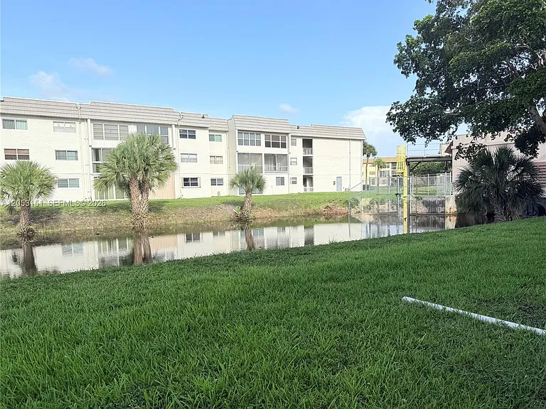 8590 Sunrise Lakes Blvd #309 — Photo 23