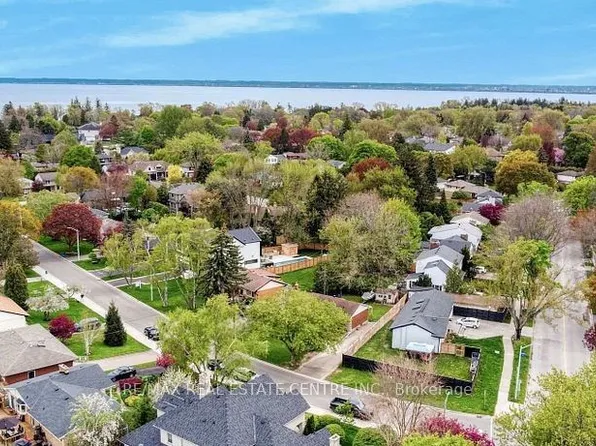 314 Strathcona Dr, Burlington, ON L7L 2E1