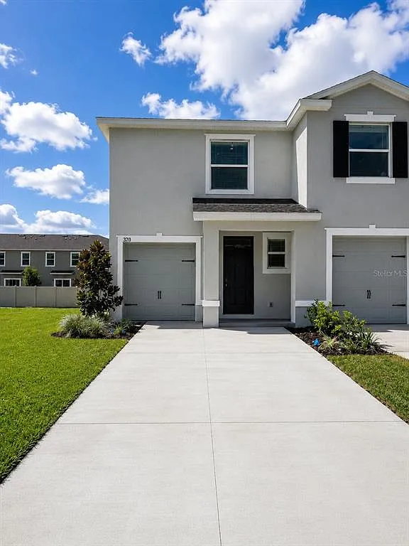 3 bed, 2.5 bath, 1759 sqft, $2,360 — Photo 1