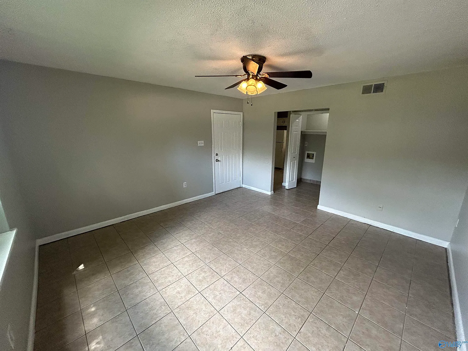 2 bed, 1.0 bath, 840 sqft, $850 — Photo 2