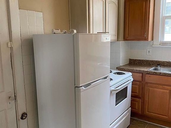 3rd image of 2248 E 69th Ter