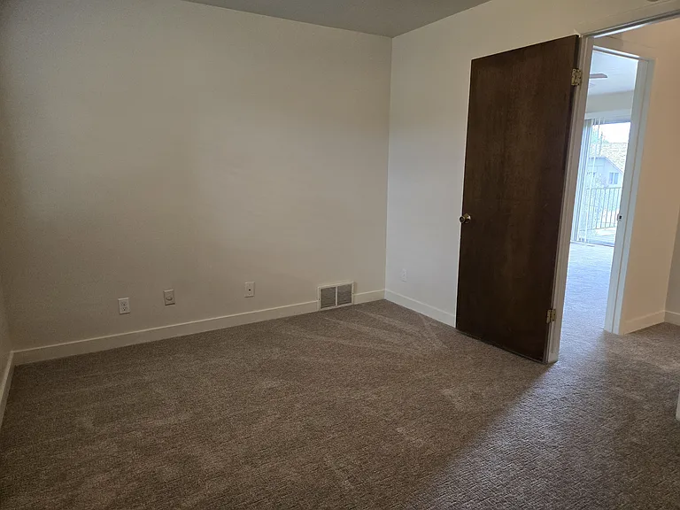 1967 E Parkridge Dr — Photo 17