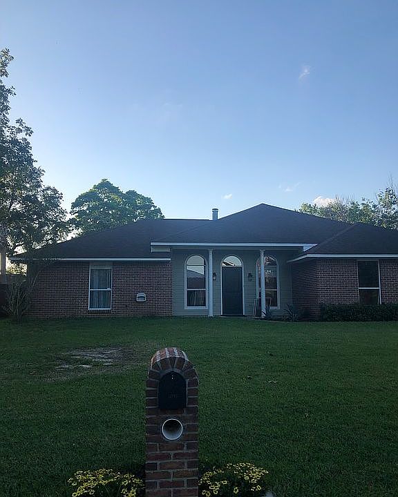 1st image of 12403 Crestview Ct