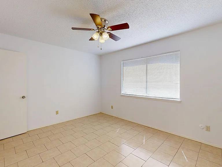 6925 Escondido Dr #B — Photo 16