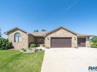 605 S Prairie Ave, Tea, SD 57064