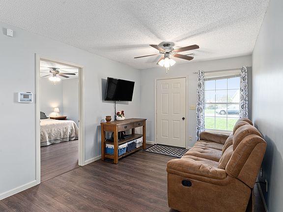 4th image of 3285 N Senseney Cir
