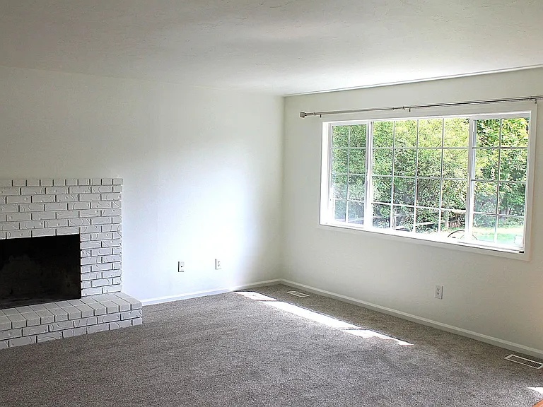 2093 S Manitou Ave — Photo 6