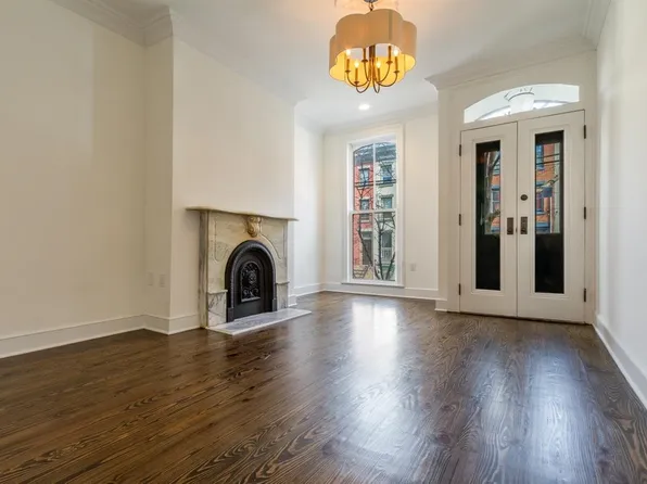 329 5 8th Street image 2 of 20