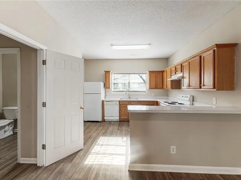 6750 Sunset Hills Blvd — Photo 15