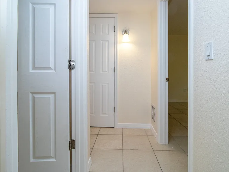 995 Virginia Dr — Photo 14