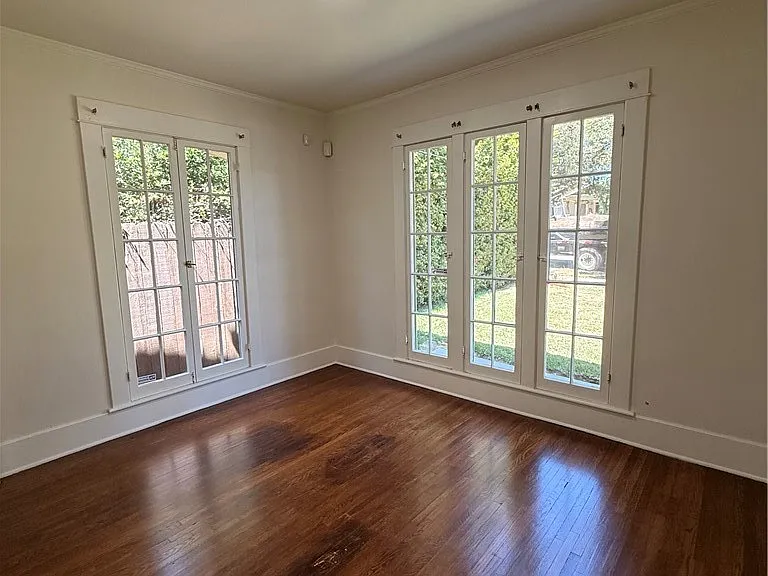 1631 Walworth Ave — Photo 5