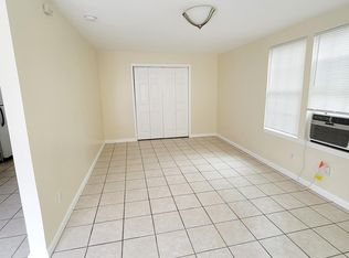 1105 1/2 E 25th St #1/2, Houston, TX 77009