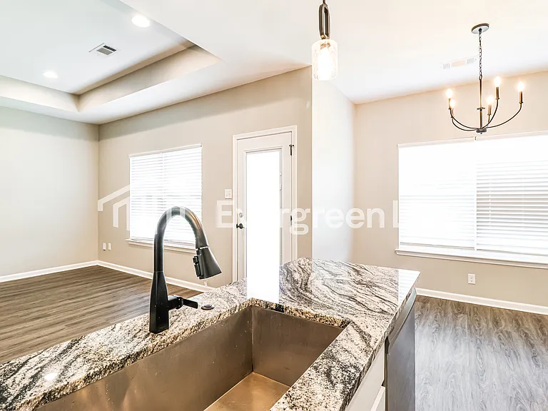 4521 Western Woods Dr — Photo 7