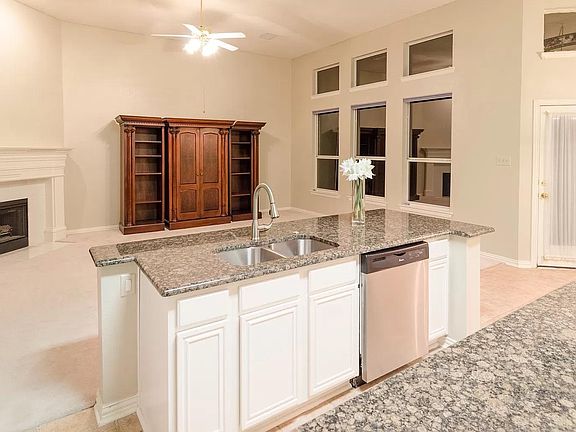 2nd image of 2920 Willowdale Ct
