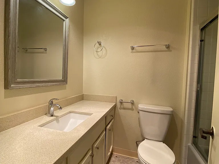 907 Bosworth St #4 — Photo 5