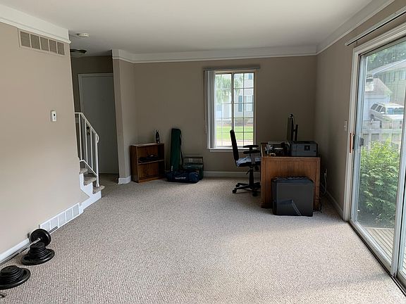 2nd image of 1723 Peppertree Ln
