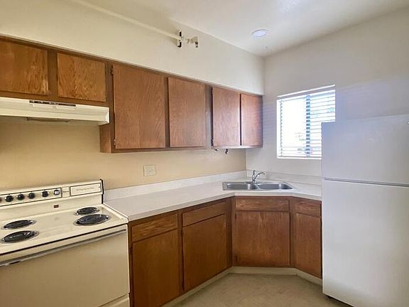 4th image of 1701 N Park Ave #10