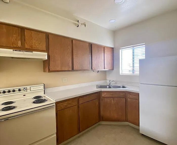 1701 N Park Ave #10 — Photo 4