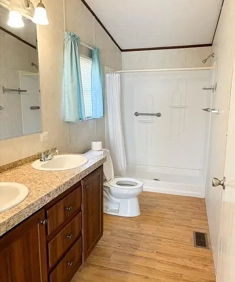 132 Railroad Ave — Photo 8