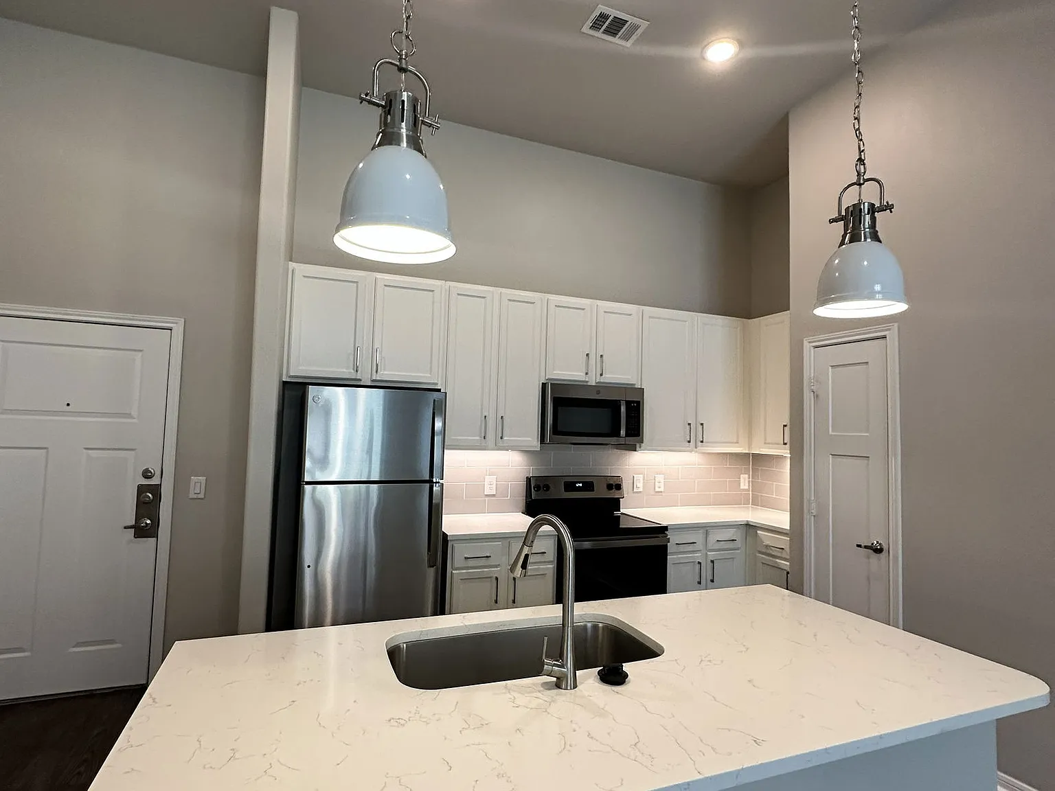 1 bed, 1.0 bath, 995 sqft, $1,485 — Photo 3