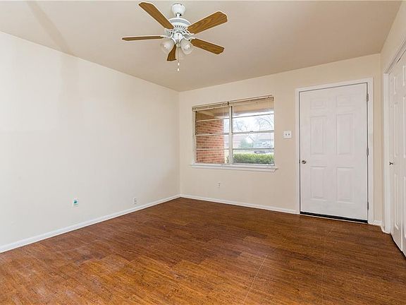 3rd image of 833 N Crosby Ave