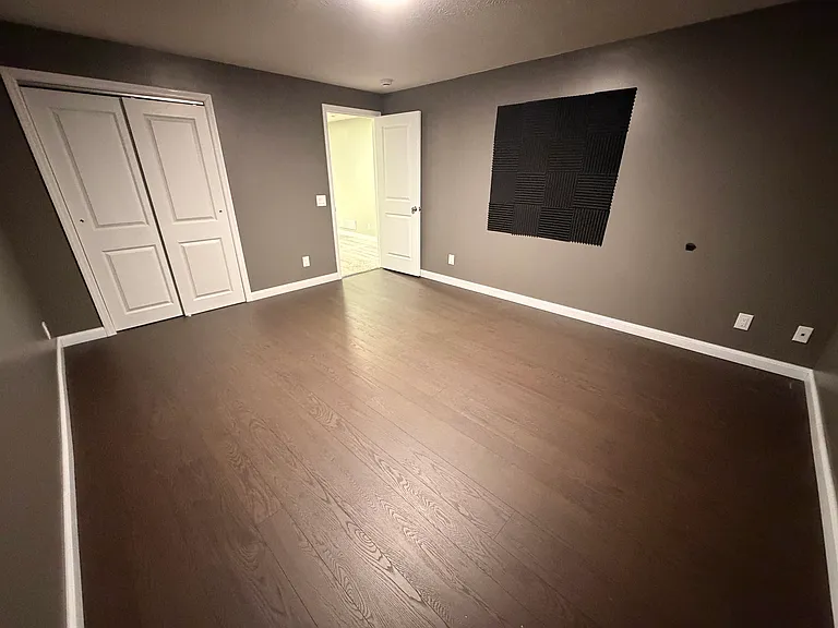 908 Mineral Dr — Photo 30