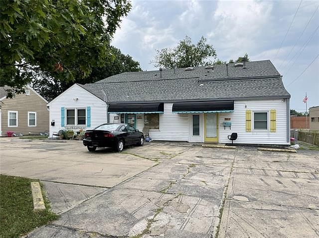 1st image of 301 W 89th St
