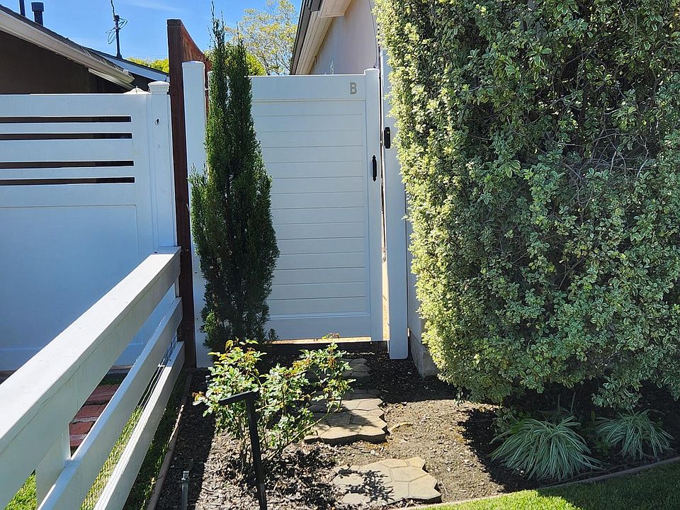 Private entrance path and gate "B"