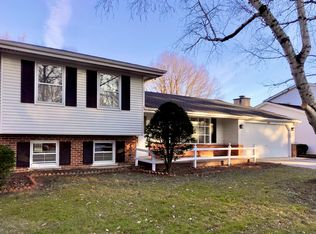 1560 Warbler Dr, Naperville, IL 60565