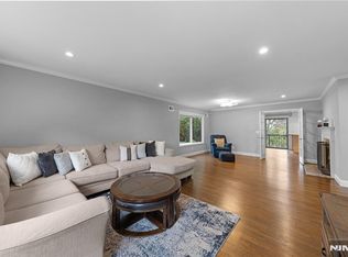 1 Westley Ln, New Milford, NJ 07646