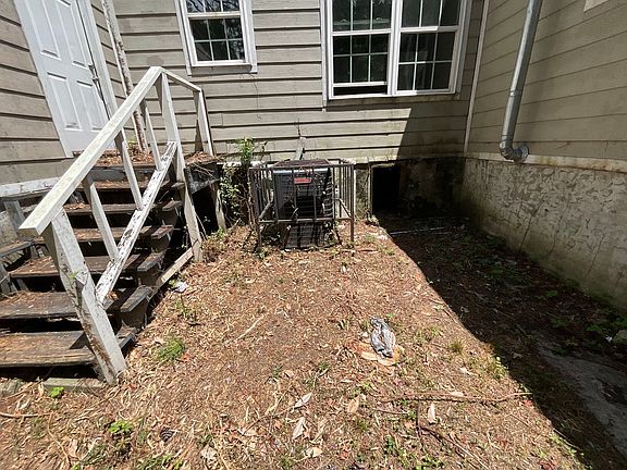 3rd image of 2009 East Dr