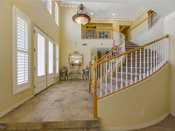 4th image of 19 Living Edens Ct