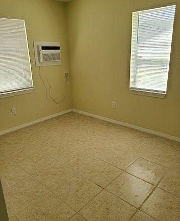 5th image of 1011 Bronson St