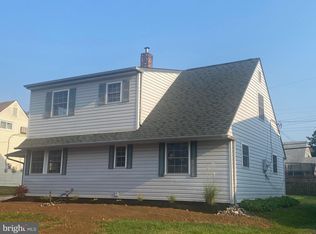 31 Inbrook Rd, Levittown, PA 19057