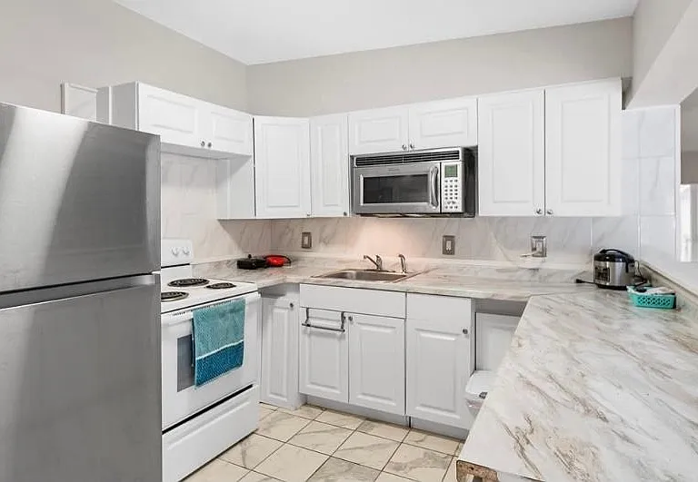 3016 E Norfolk St — Photo 3