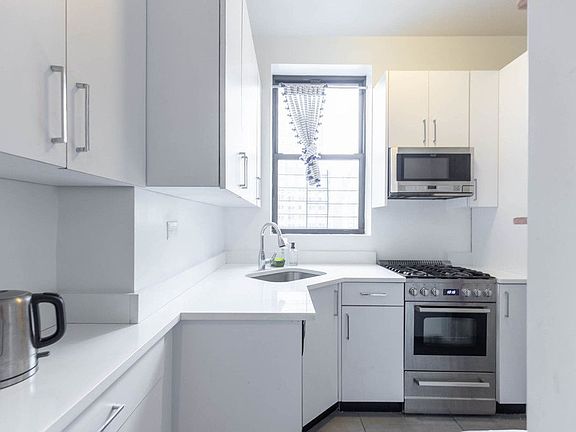 2nd image of 166 W 72nd St #D6
