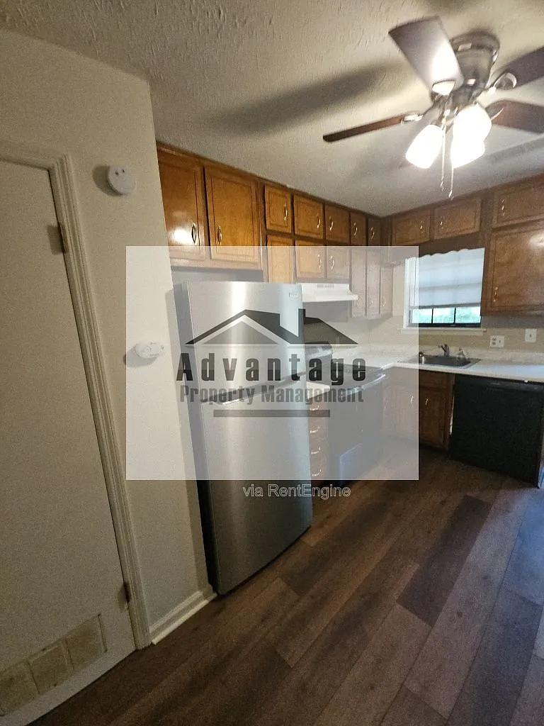 2 bed, 1.0 bath, 994 sqft, $1,365 — Photo 2