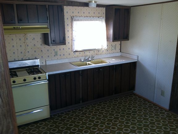 3rd image of 300 3rd Ave NW Trlr 9