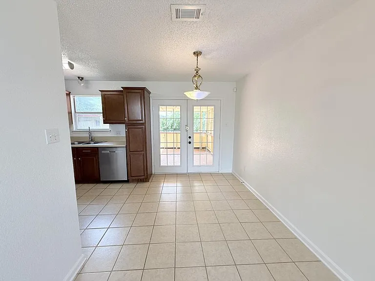 2302 Tracey Ann Ln — Photo 8