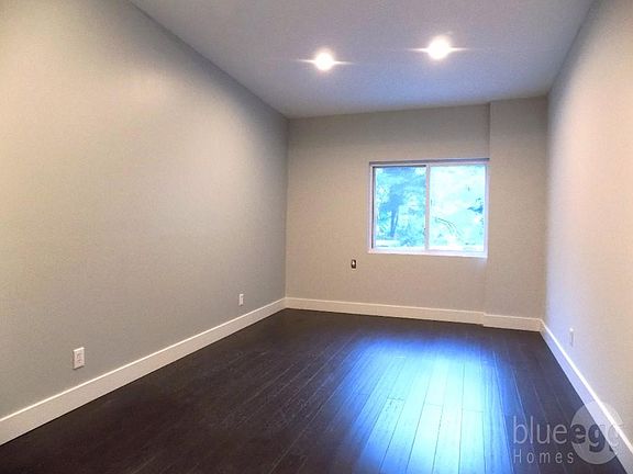 4th image of 318 Bedford Ave #2RR