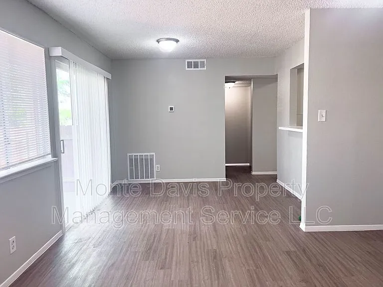 8907 Parkfield Dr #101 — Photo 5
