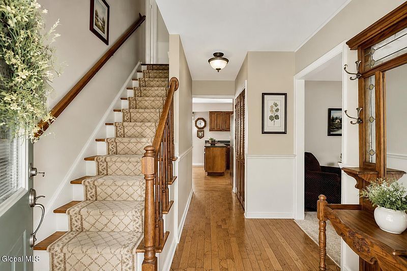 5th image of 24 Huntwood Drive
