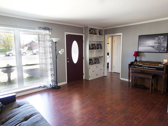 3rd image of 4913 Clover Ave