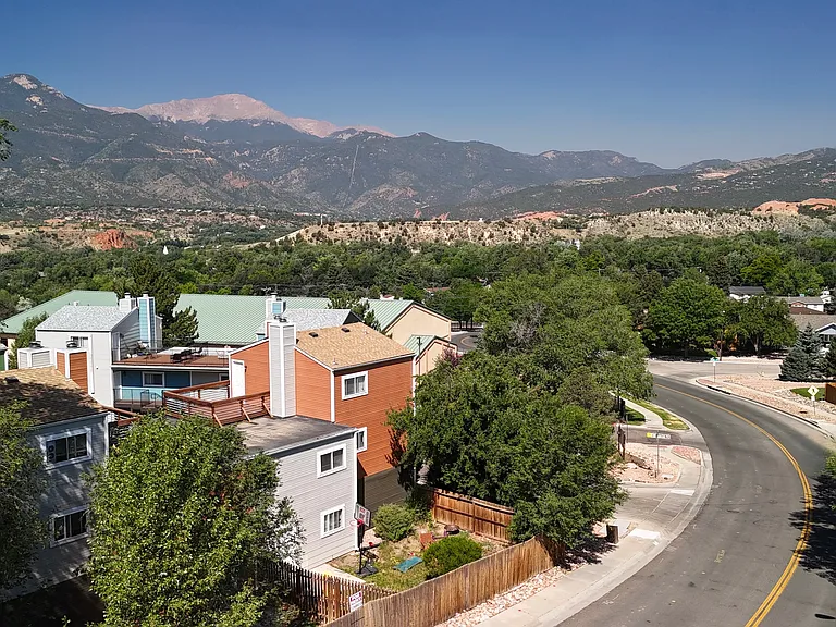 571 Winnie Way — Photo 1