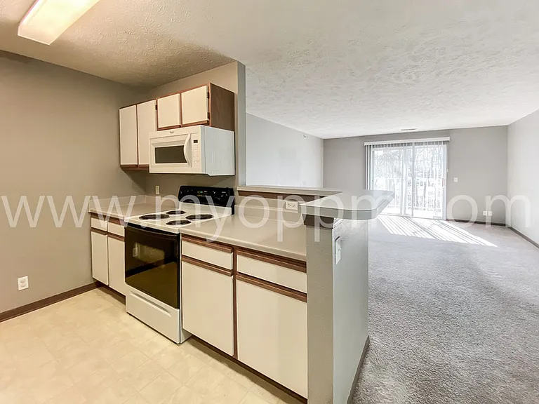 8003 S 48th St — Photo 4