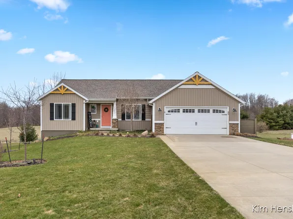 14641 Crescent Meadows Dr, Cedar Springs, MI 49319