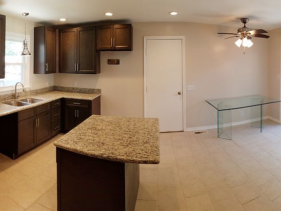 4th image of 1271 Greenbrier Ln