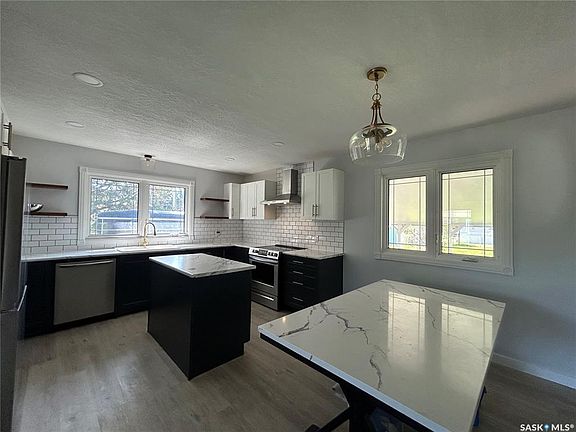 4th image of 411 9th Ave W