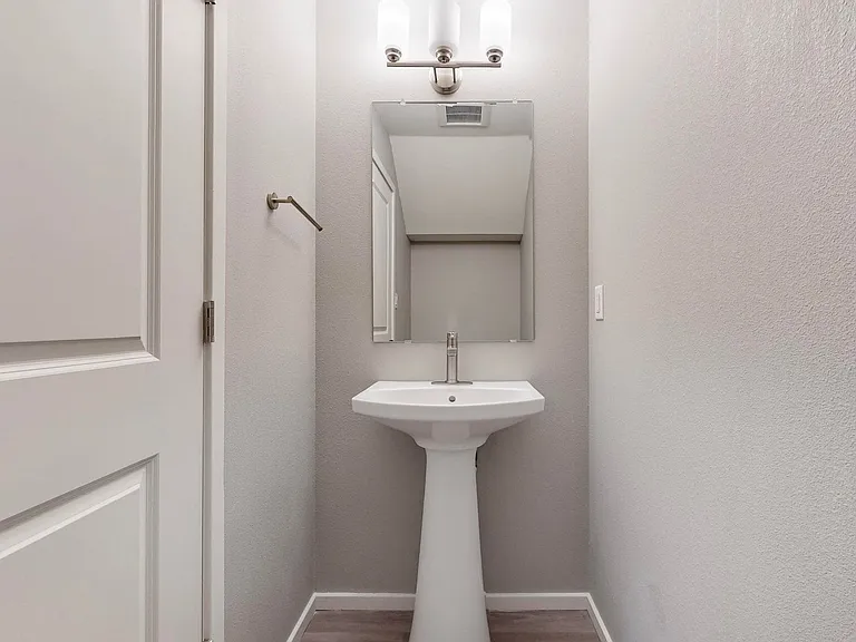 4547 Villa Loma Ln NE — Photo 17