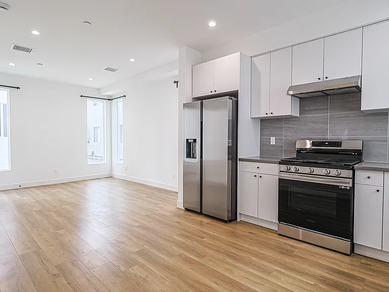 159 1/2 S Hoover St #2 — Photo 7